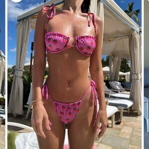 Strawberry Milk Mob Fragola Bikini